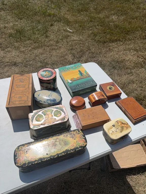 Decorated boxes & container - vintage