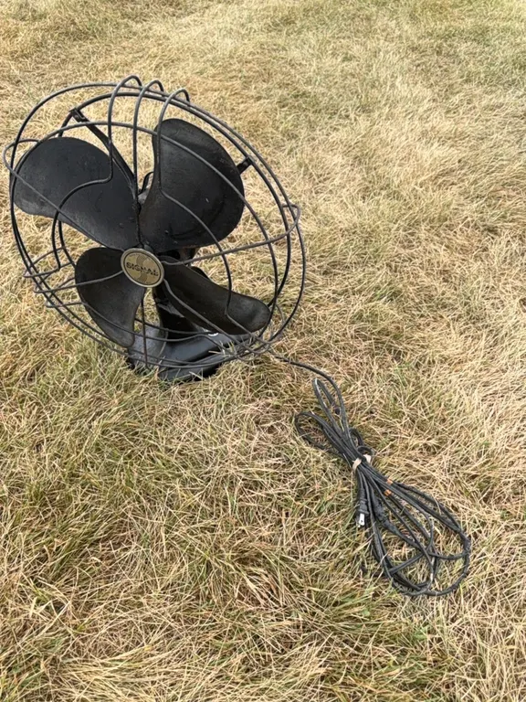 Big black 3 speed fan - works good
