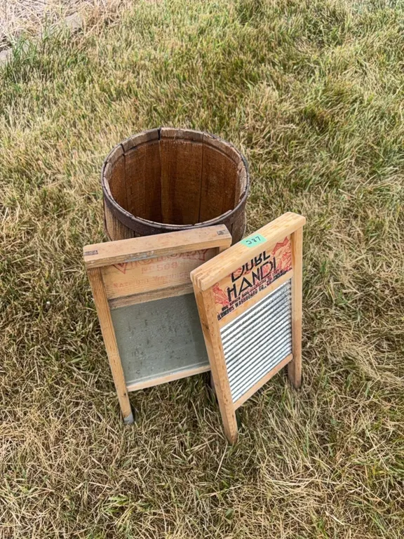 Wooden barrel, 2 small wash boards