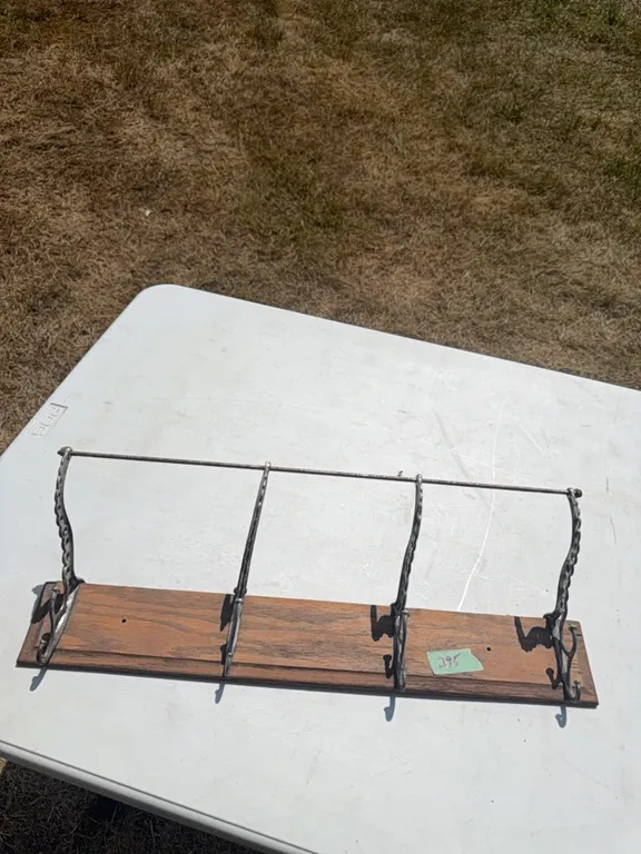 Hanging coat/hat rack