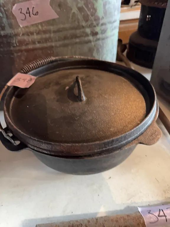 12” dutch oven cast iron - no name