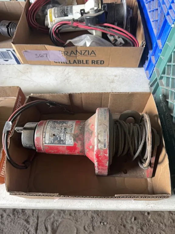 Super winch 750# - used
