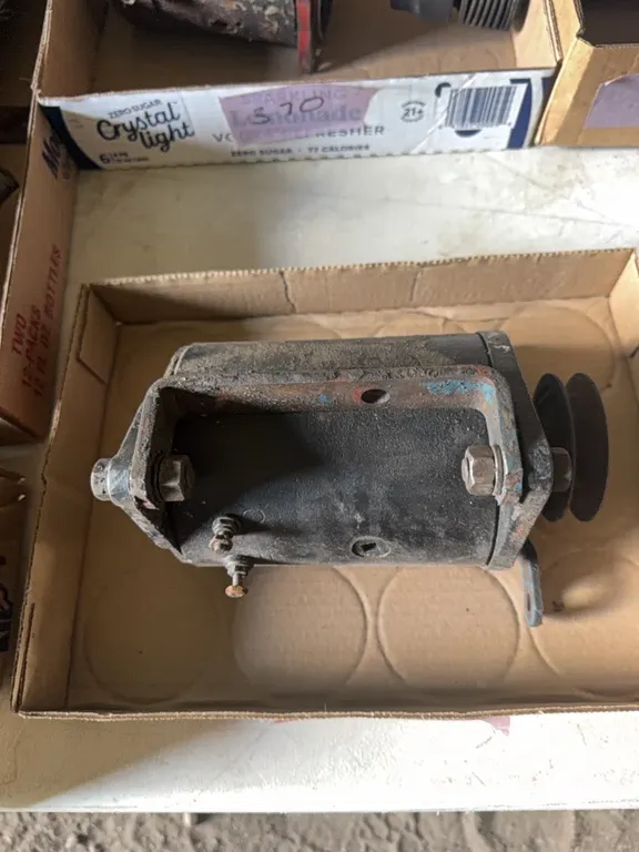 Ford 850 parts - 6V generator