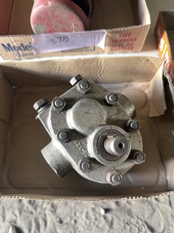 Ford 850 parts - Loader hydraulic pump