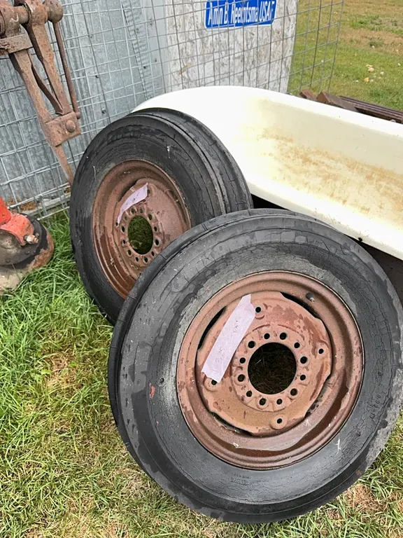 Front wheels, pair - Ford 850