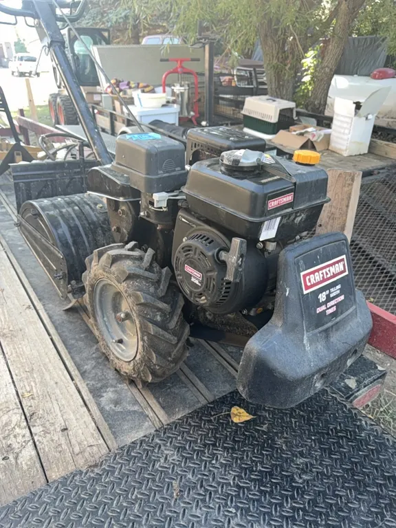 Craftsman 18 inch rear tine tiller, runs perfect , works great