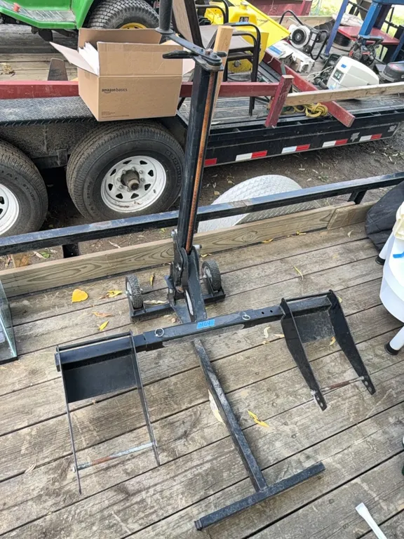 Riding mower lift