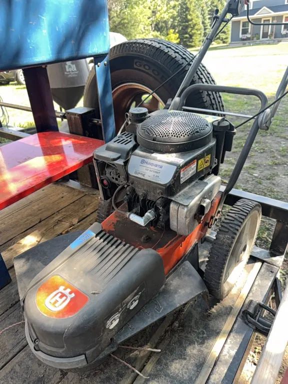 Husqvarna 625 push type weed eater, has more than one end, owners manual, etc. nice shape, works perfect