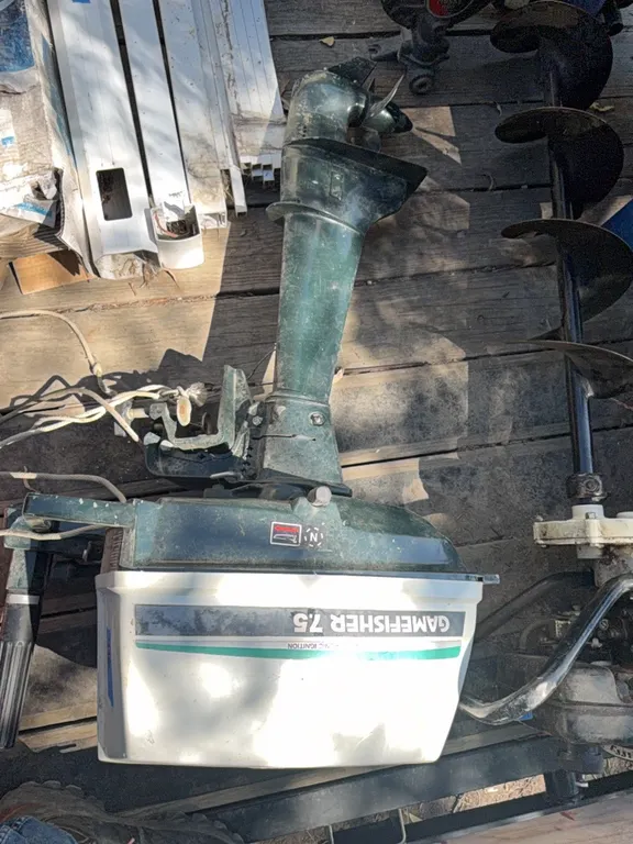 7.5 hp Outboard motor, Gamefisher, tiller control