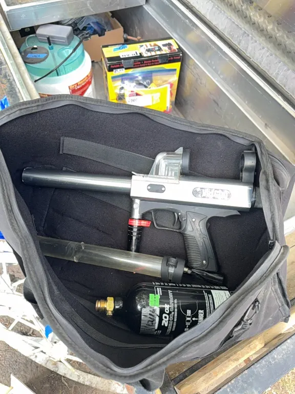 Dart vet gun for working livestock