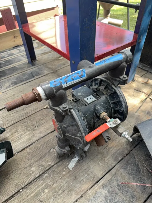 Husky model 1040 Pump, air drive unit, sparkless fluid pump