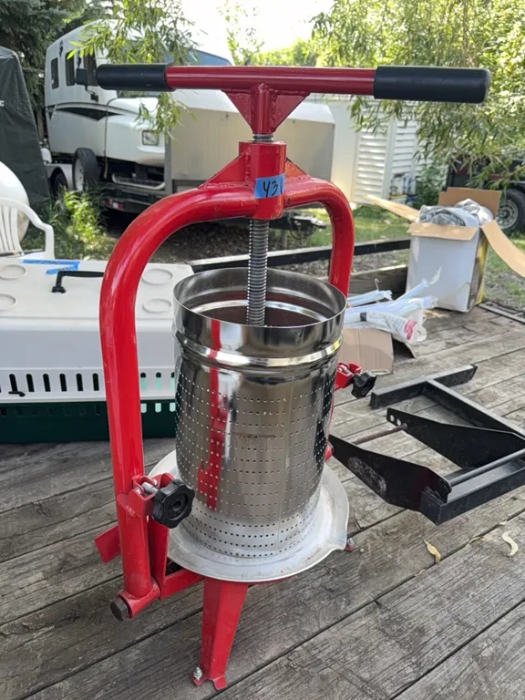 Apple / fruit press, like brand new, commercial duty press