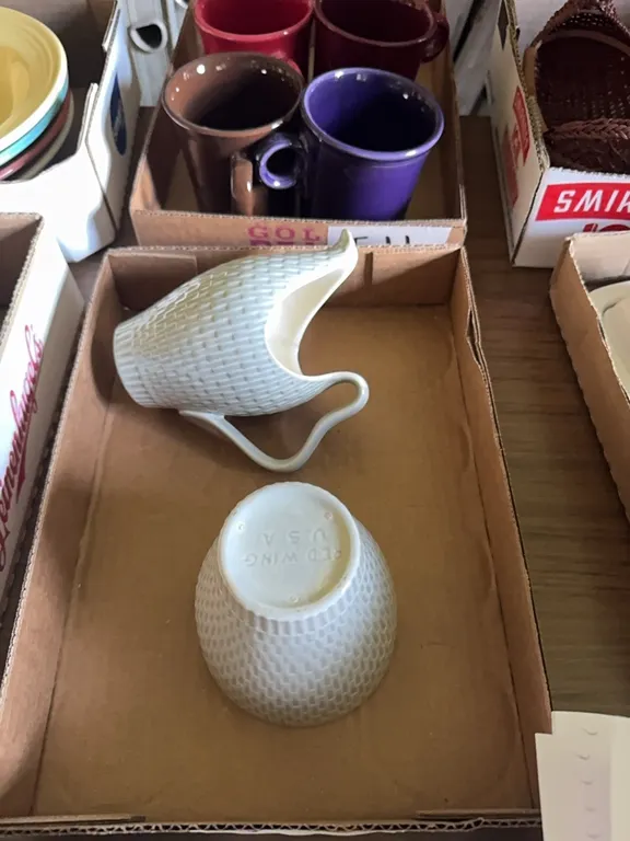 Red Wing Cream pitcher & Sugar bowl