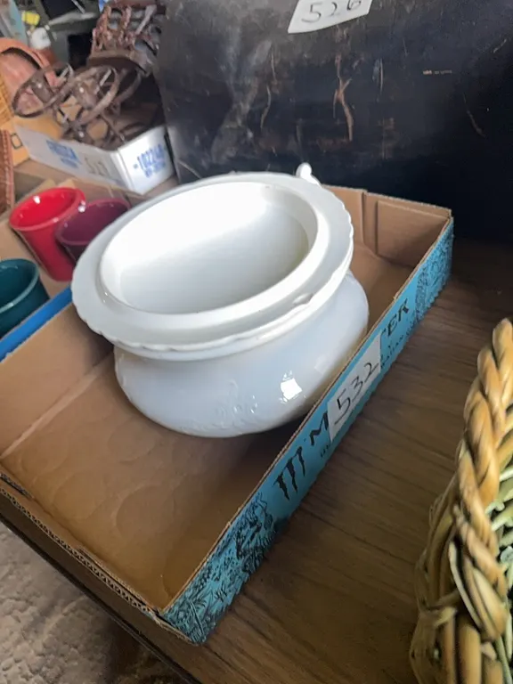 Semi Vitreous porcelin champer pot