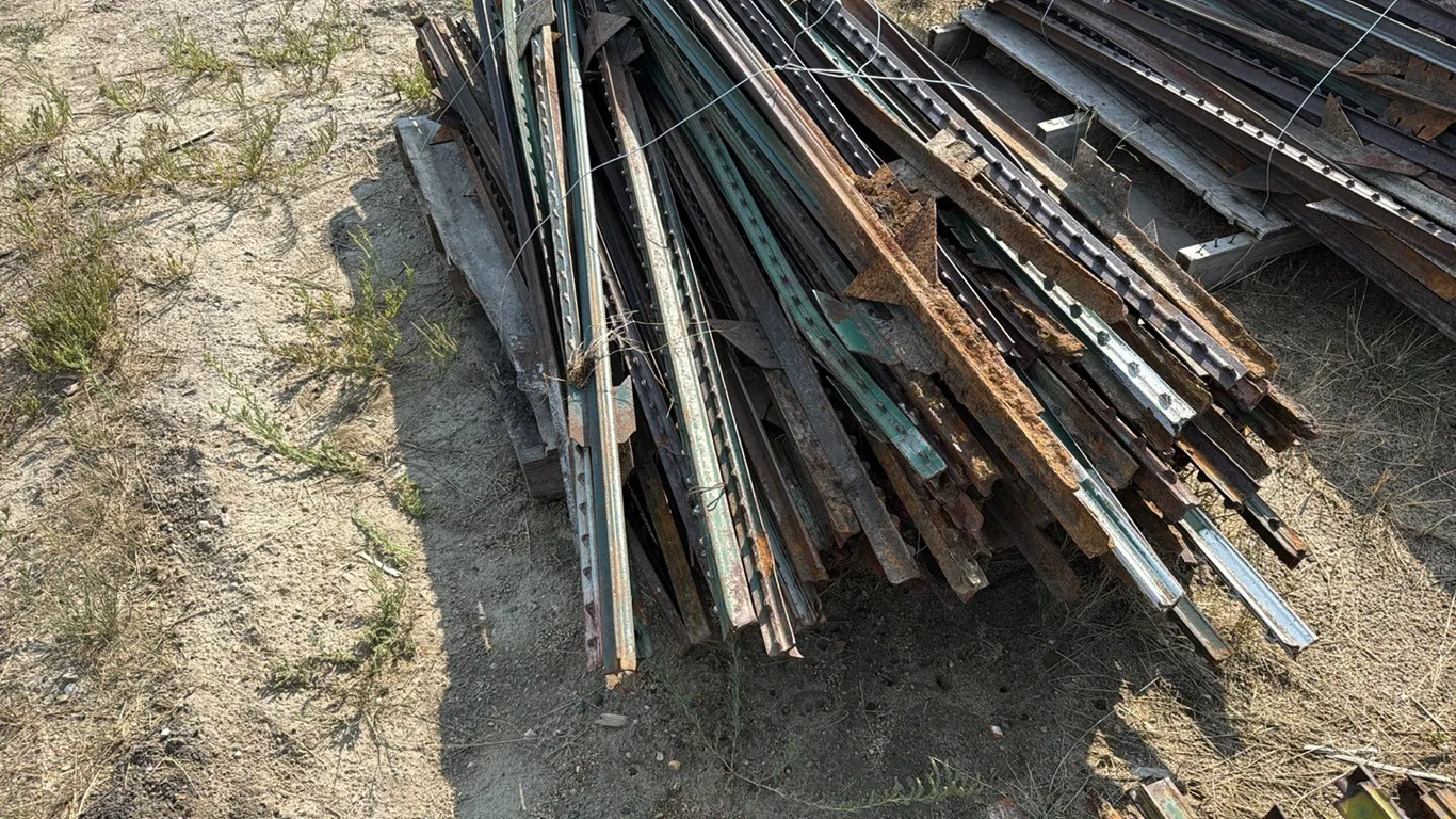 ID 0308 T posts (120)