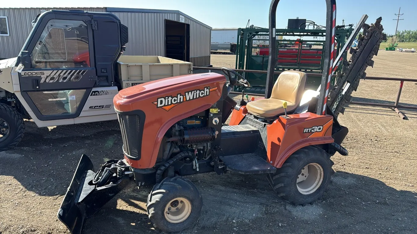 ID 0718 2015 Ditch Witch RT30 Trencher