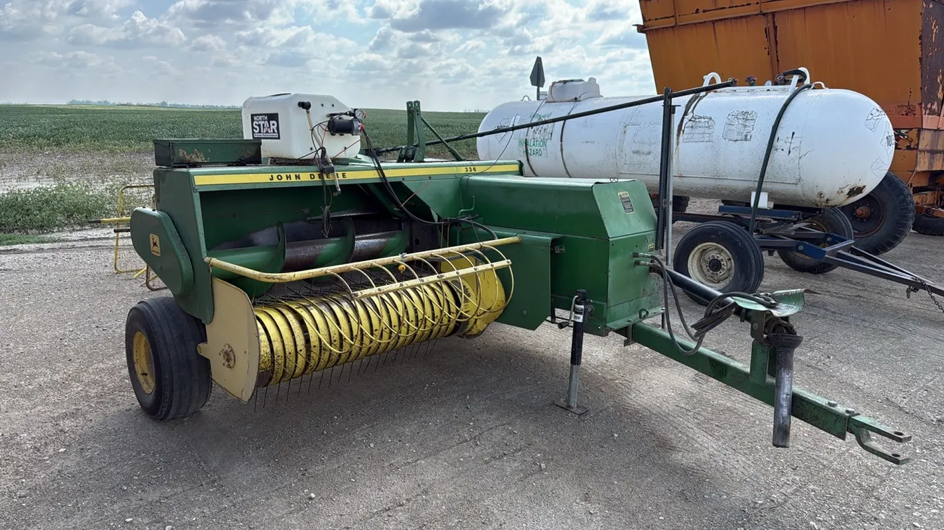 ID 0735 John Deere 336 Baler
