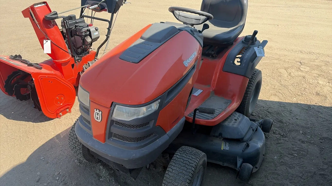 ID 0780 Husqvarna Riding Lawn Mower