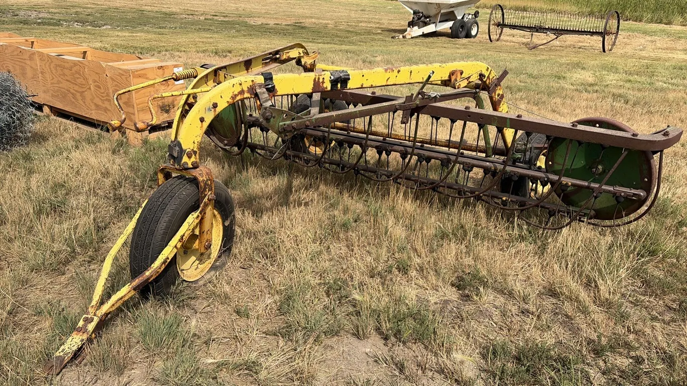 ID 0361 John Deere 640 Side Delivery Rake