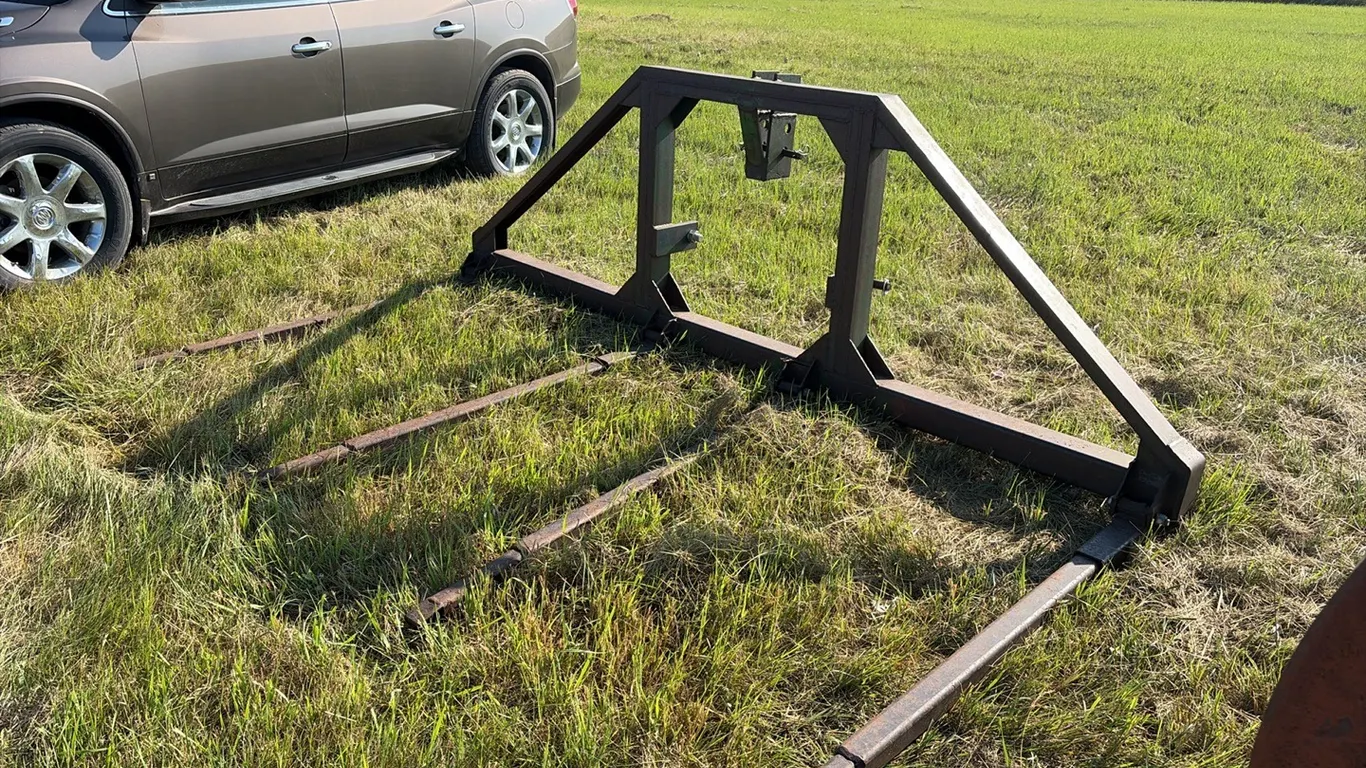 ID 0687 3pt Double Bale Fork