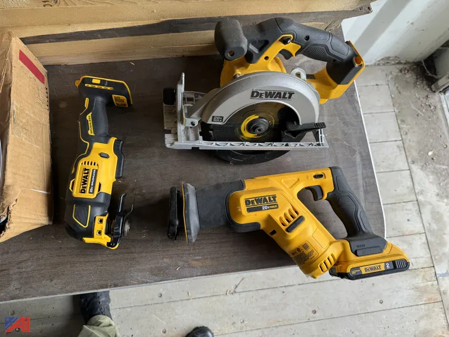 (3) Dewalt Tools