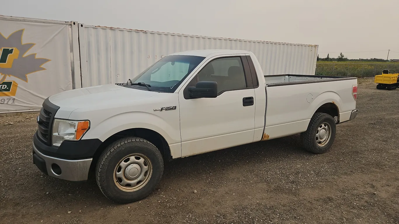 2013 Ford F-150 4x2 XL 2dr Regular Cab Styleside 8 ft. LB