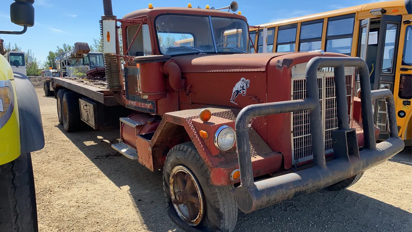 Non-Operable 1964 Western star . T/A Deck Truck
