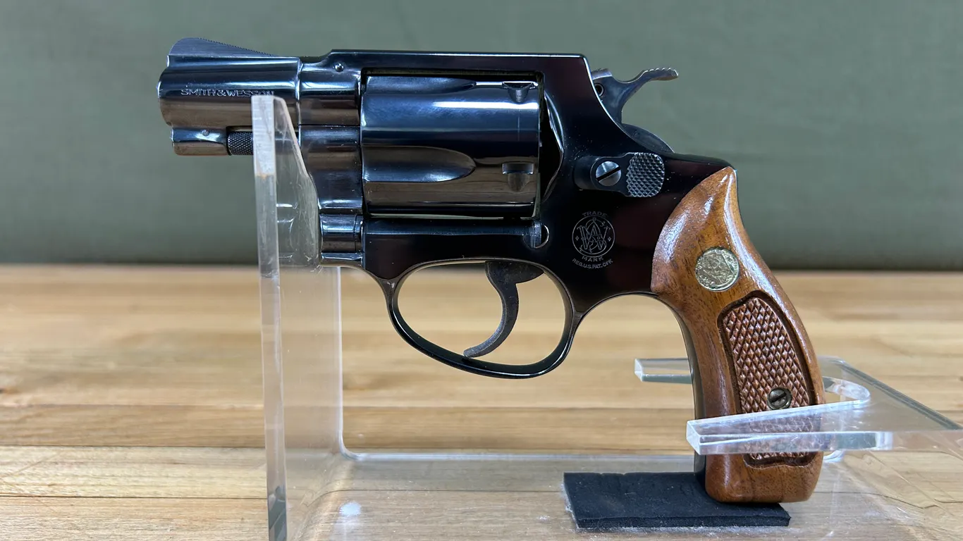 Smith & Wesson Model 36 Revolver .38 SPL 5 Shot 2" Barrel S/N J377748