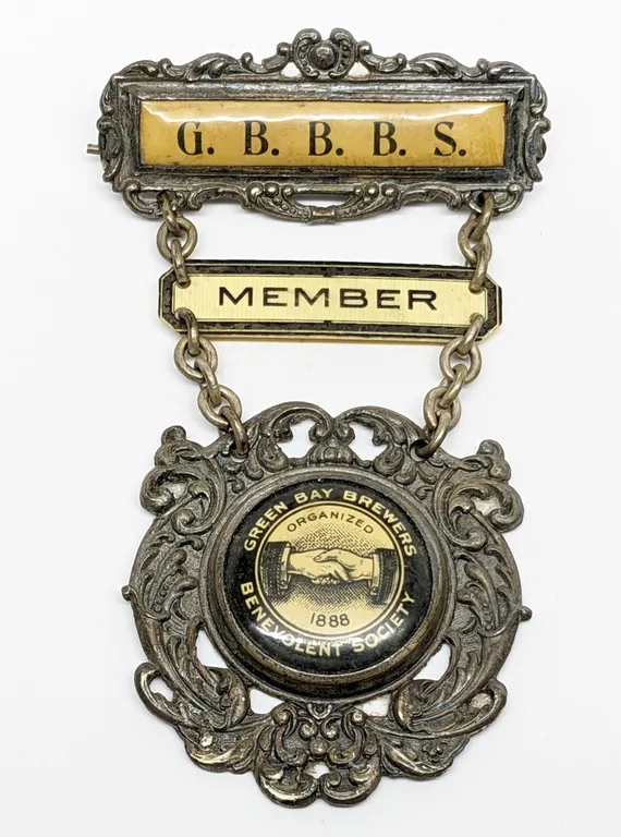BADGE PIN GREEN BAY BREWERS BENEVOLENT SOCIETY MEMBER G.B.B.B.S. GREEN BAY WISCONSIN