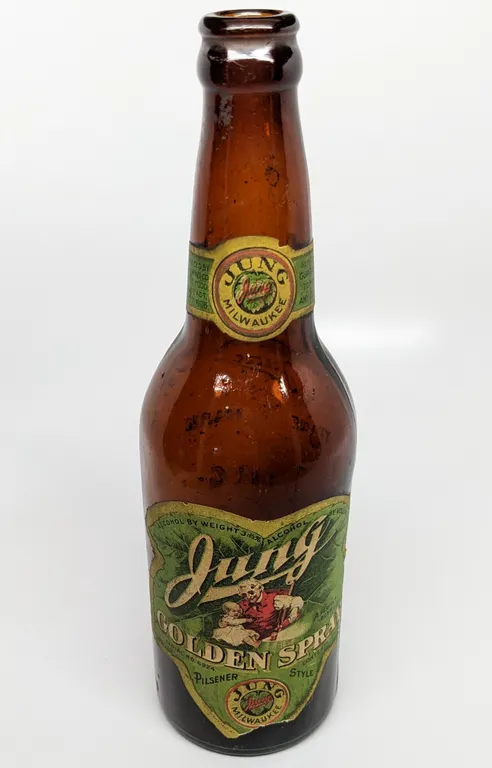 PRE PROHIBITION 12 OZ PAPER LABEL BOTTLE JUNG GOLDEN SPRAY PILSENER STYLE BEER MILWAUKEE WISCONSIN