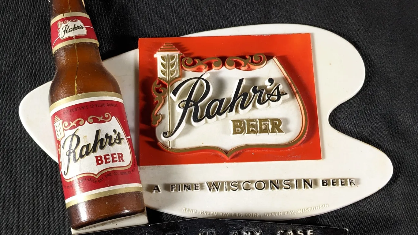 PLASTIC SIGN RAHR'S BEER OSHKOSH WISCONSIN