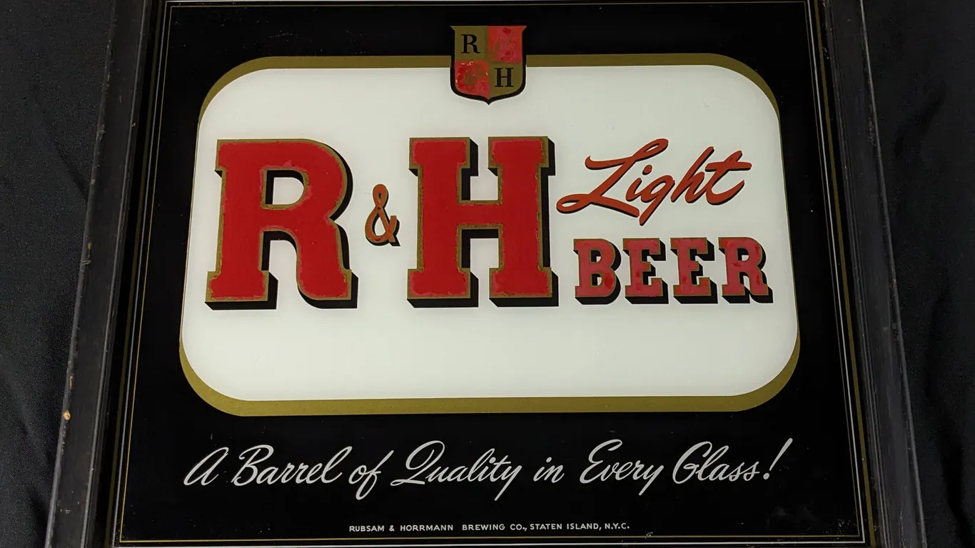 GLASS SIGN R&H LIGHT BEER RUBSAM & HORRMANN BREWING STATEN ISLAND NEW YORK