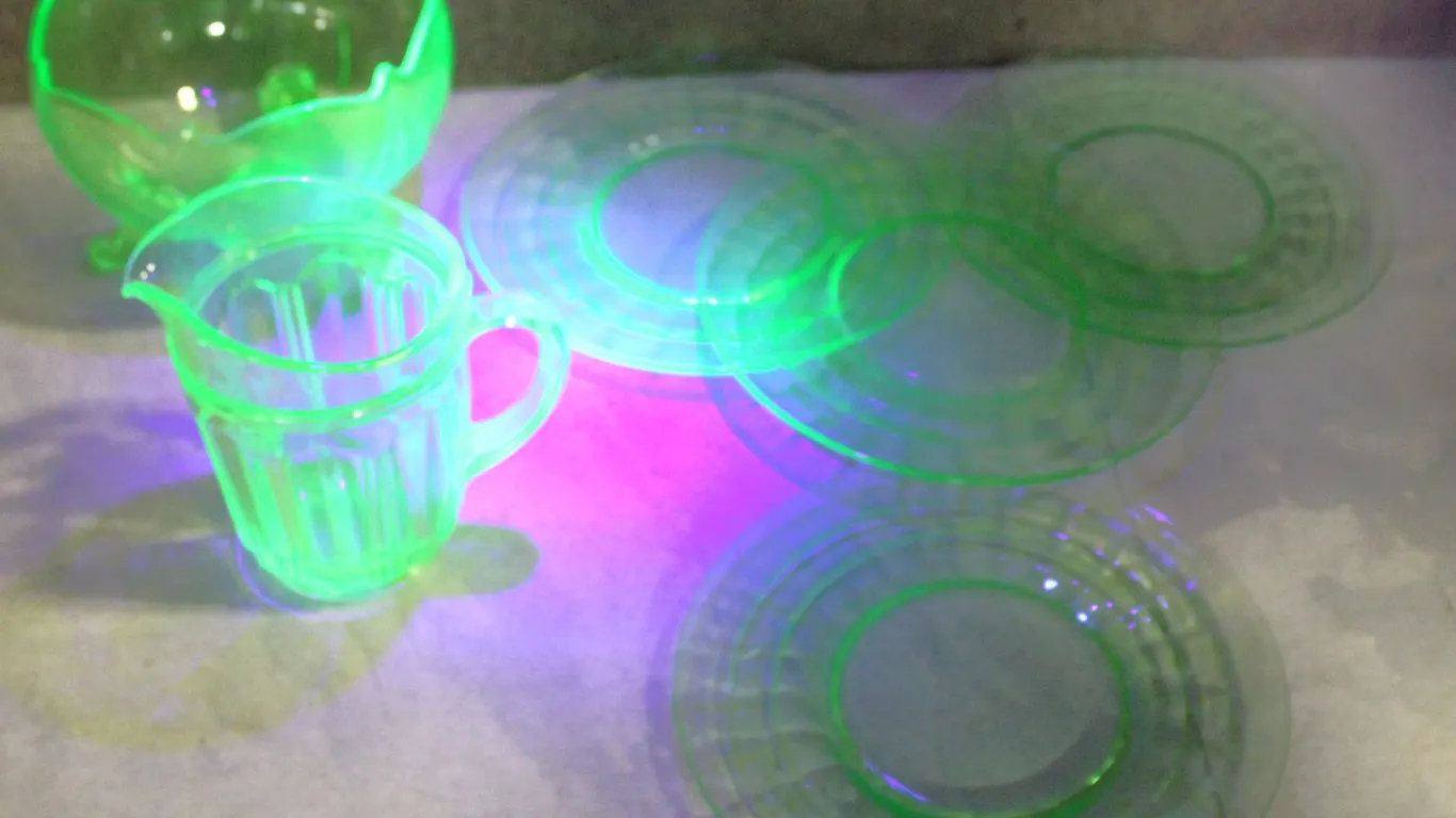 Six-Piece Green Uranium Glass Tableware Set