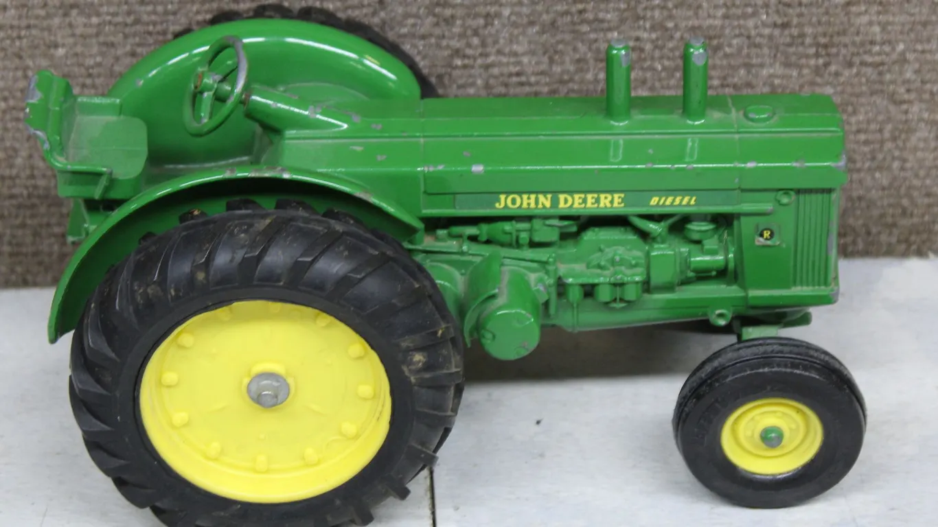 John Deere Diesel Toy Tractor Model