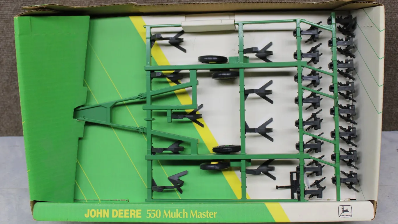John Deere 550 Mulch Master 1/16 Scale Toy
