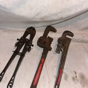 Pipe wrenches