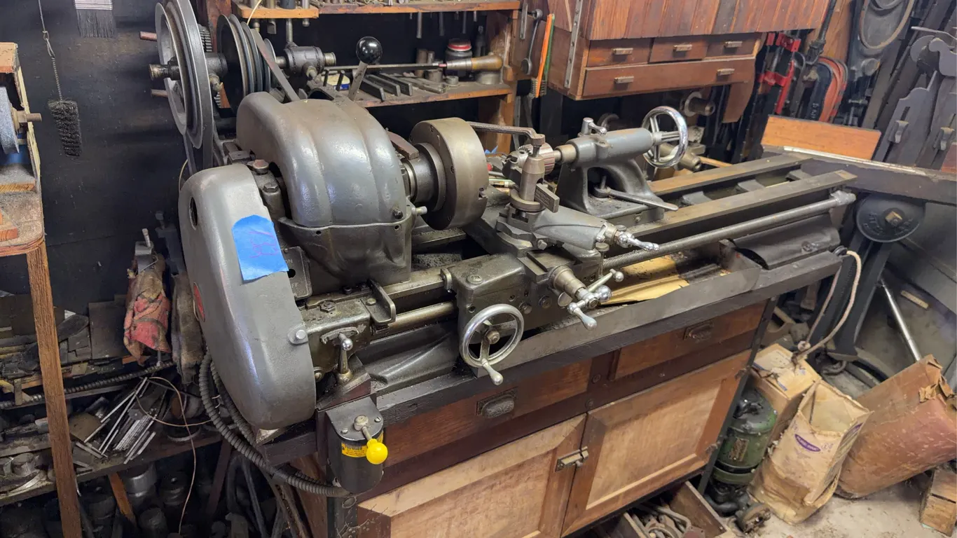 Atlas Lathe working condition will need unwired and unbolted to get out comes with extra bits 