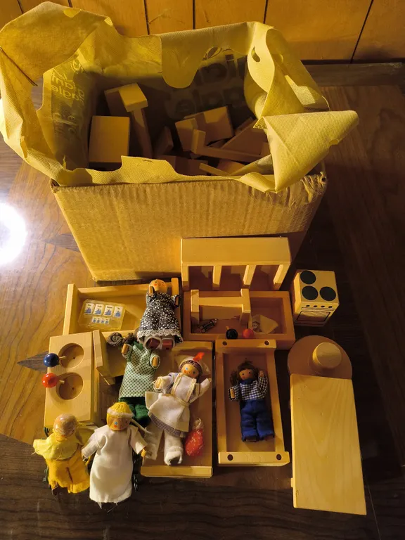 Vintage Wooden Dollhouse Furniture & Bendable Miniature Family Doll Figures Lot