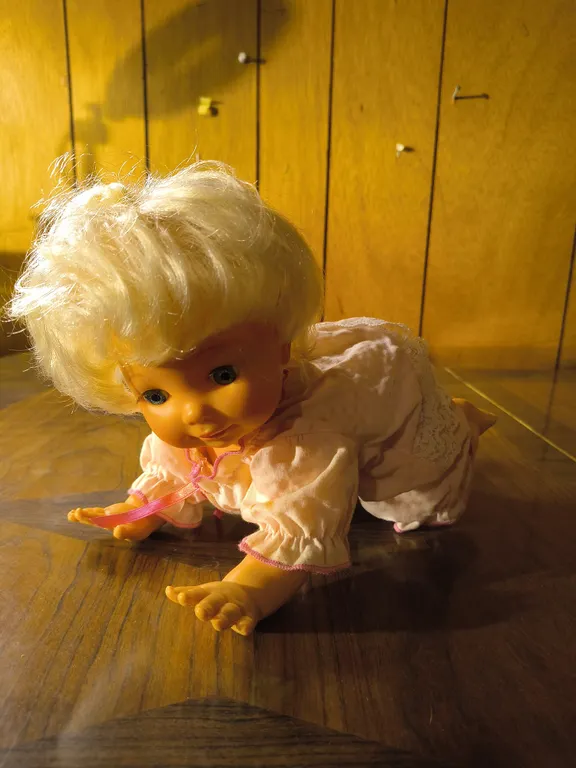 Vintage Oopsie Daisy Crawling and Talking Baby Doll Irwin Toy Company 1991