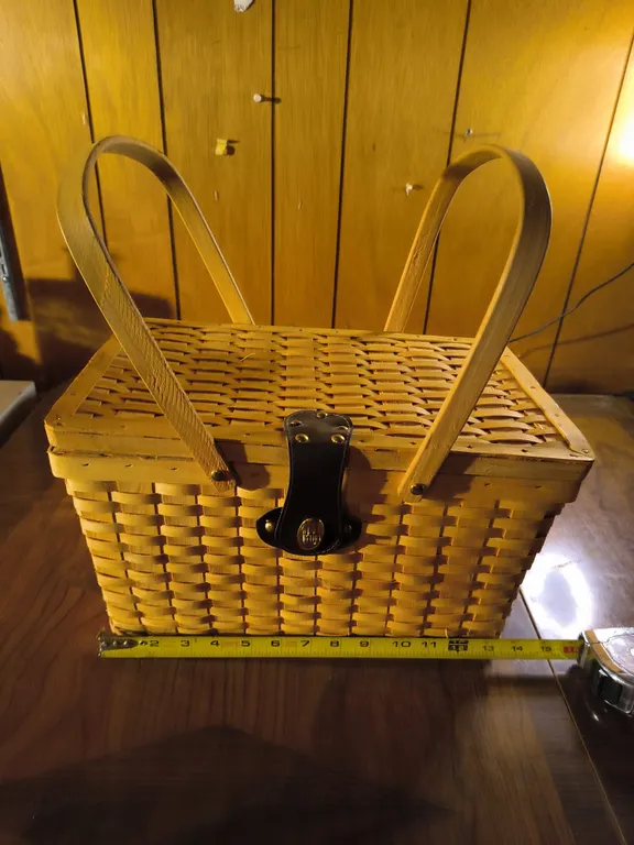 Lined Woodchip Picnic Basket