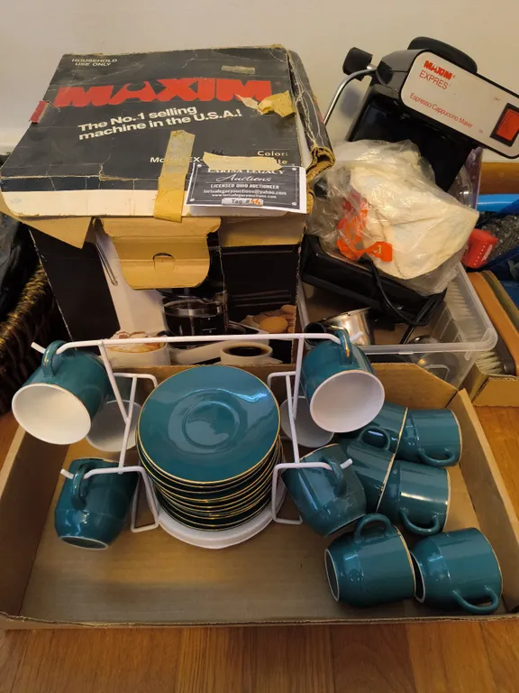 Maxim Express Coffee Makers & Expresso Cups Set Lot