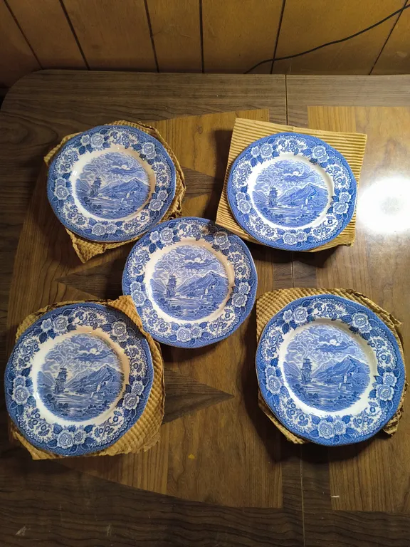 Vintage 5 Pieces Royal Warwick Lochs Of Scotland Plates Lot