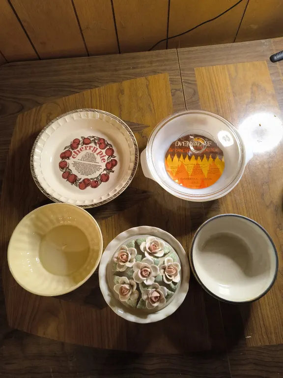 Vintage Kitchenware Lot: Royal China Pie Dish & Stoneware Bowls Lot