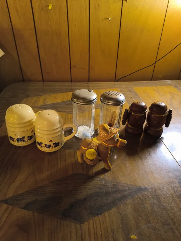 Vintage Spice Shakers Lot