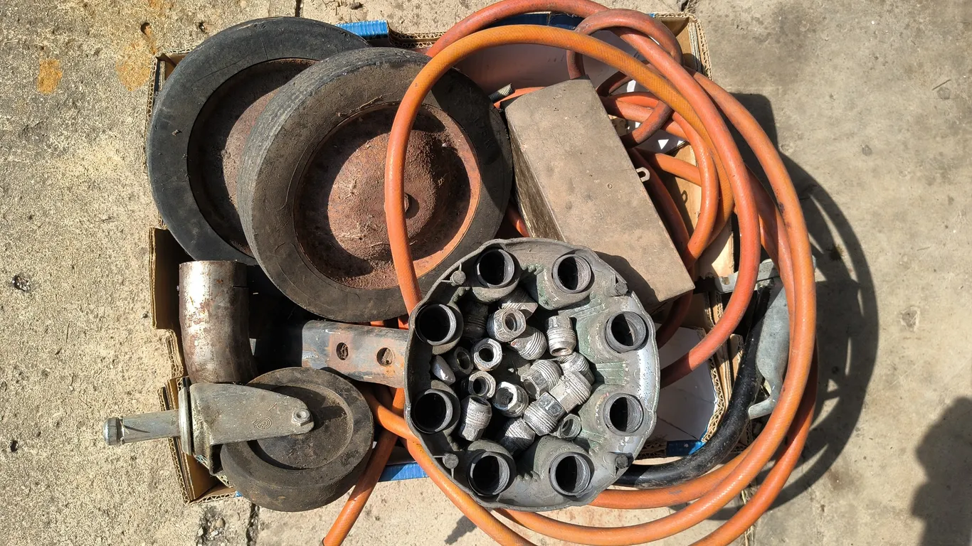 Miscellaneous Garage Items Lot