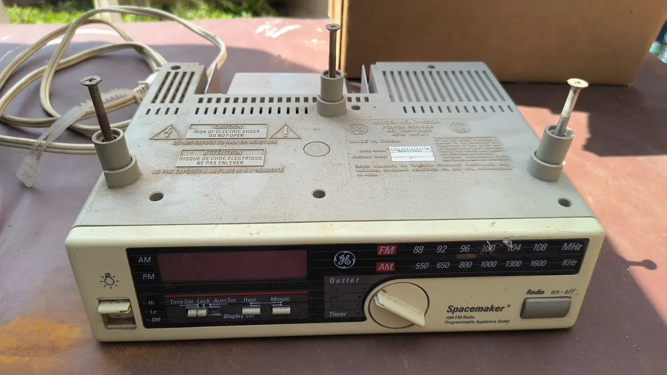 Vintage Under The Cabinet GE Radio