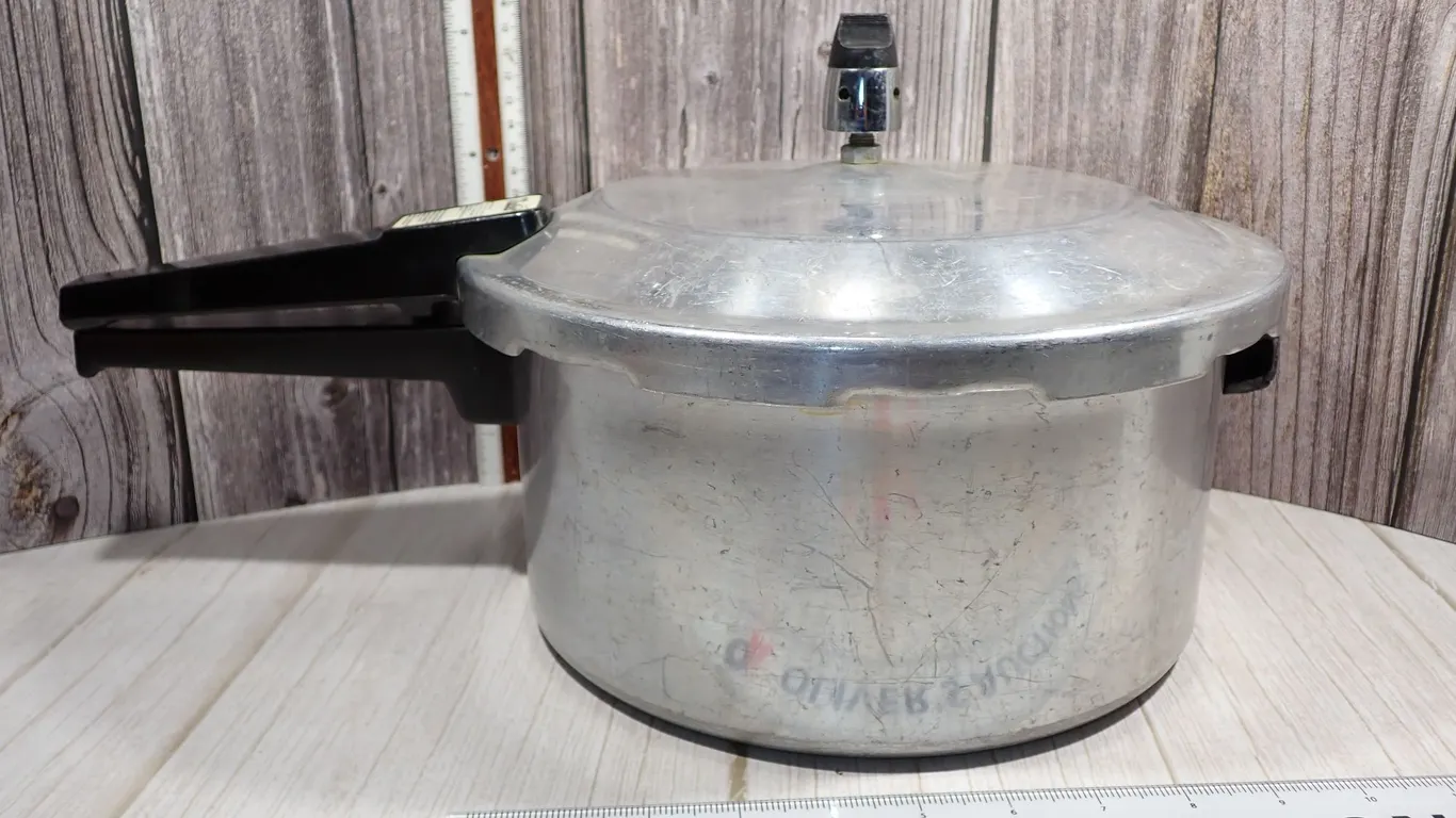 Vintage Maitre's Alcan Aluminio do Brasil 6-Quart Aluminum Pressure Cooker