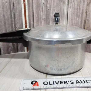 Vintage Maitre's Alcan Aluminio do Brasil 6-Quart Aluminum Pressure Cooker