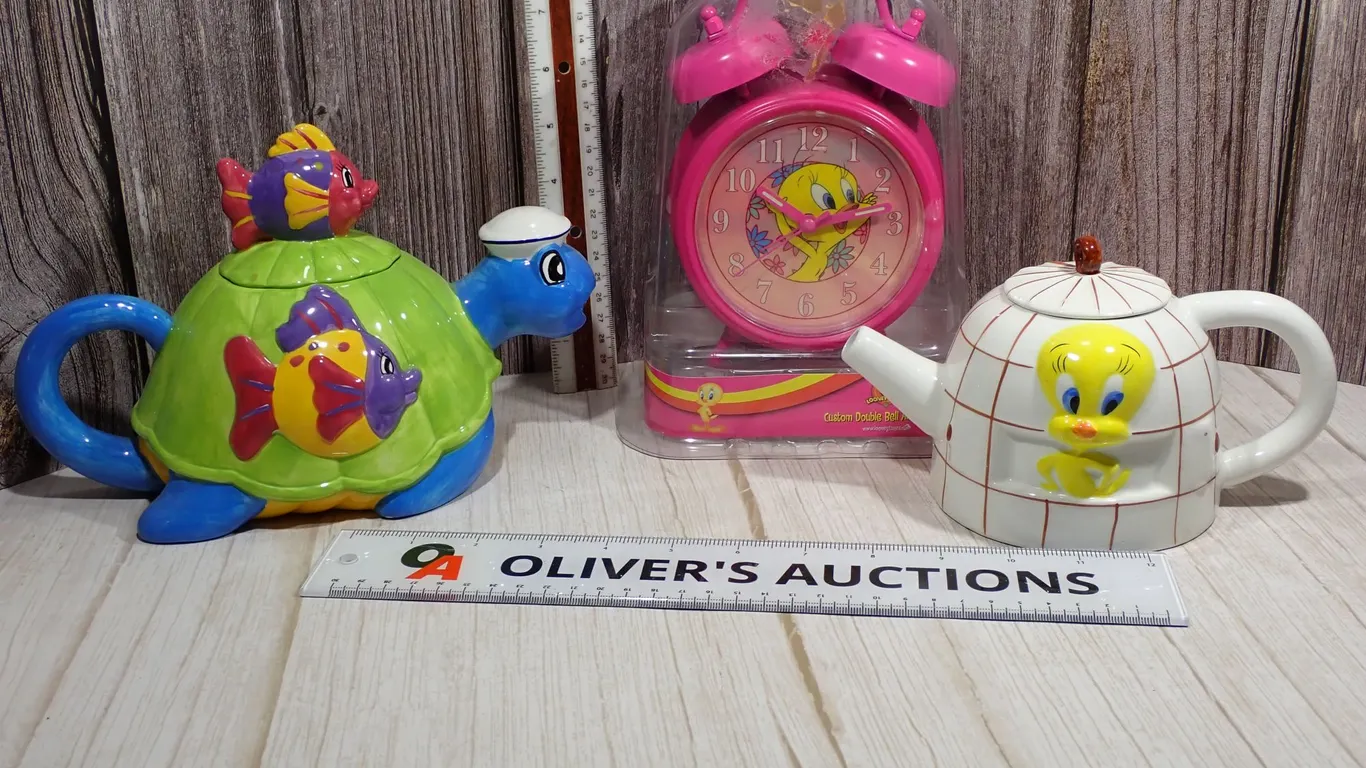 Looney Tunes Tweety Bird Alarm Clock & Ceramic Novelty Teapots - 3 Piece Lot