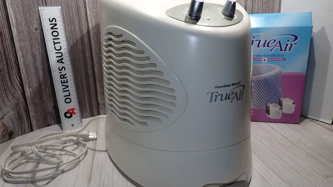 Hamilton Beach TrueAir Model 05520 Cool Mist Humidifier with Replacement Filter